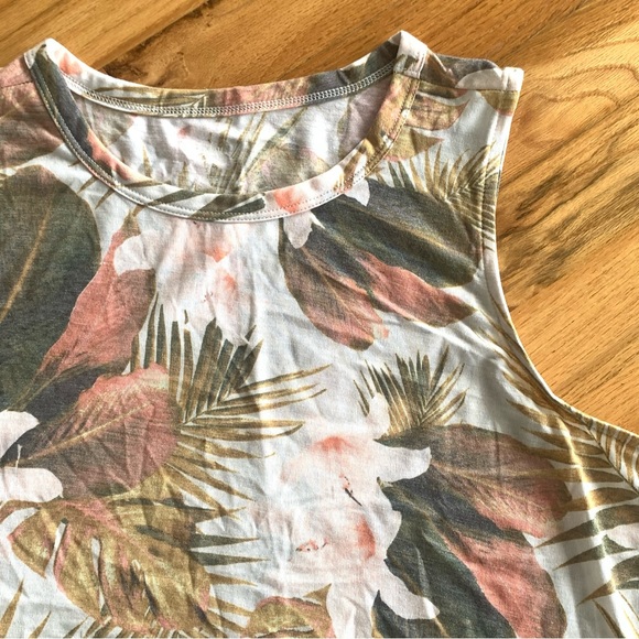 NWT Old Navy Active Botanical All Day Crop Tank M Super Soft - Picture 2 of 4